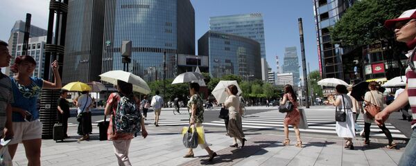 People use parasols to keep from scorching heat in Tokyo, Tuesday, July 17, 2012 People use parasols to keep from scorching heat in Tokyo, Tuesday, July 17, 2012 - Sputnik International