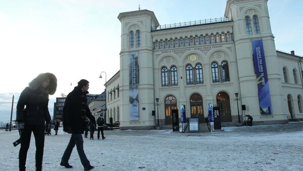 People walk past the Nobel Peace center in Oslo, Norway, Sunday Dec. 9, 2012 - Sputnik International