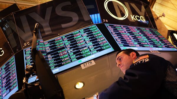A trader works on the floor of the New York Stock Exchange (NYSE) on February 6, 2015, in New York - Sputnik International