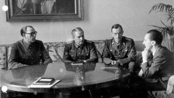 Nazi German Propaganda Minister Josef Goebbels (far right) meeting with collaborator Andrei Vlasov (far left), February 1945, Berlin. - Sputnik International