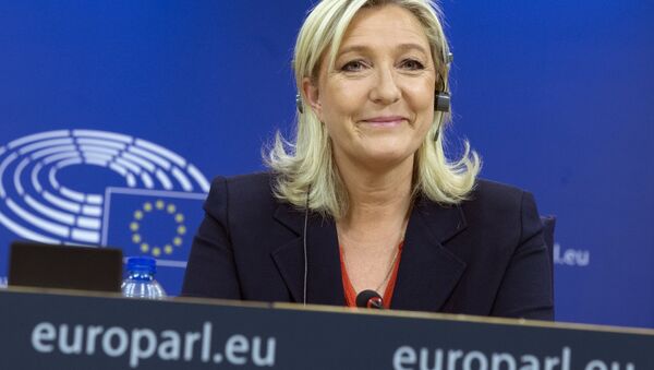 Marine Le Pen, France's National Front political party head, attends a joint news conference at the European Parliament in Brussels, Belgium, June 16, 2015 - Sputnik International