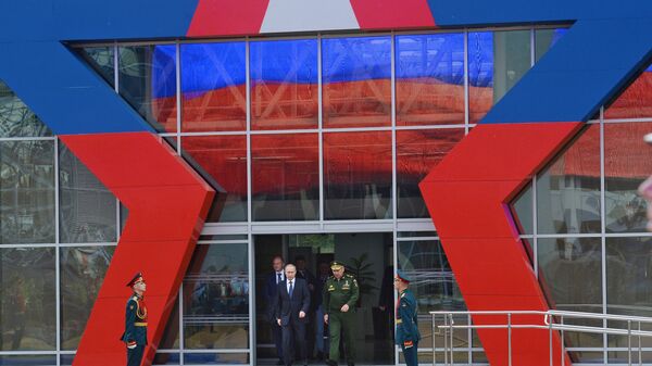 President Vladimir Putin takes part in opening ARMY-2015 international forum - Sputnik International