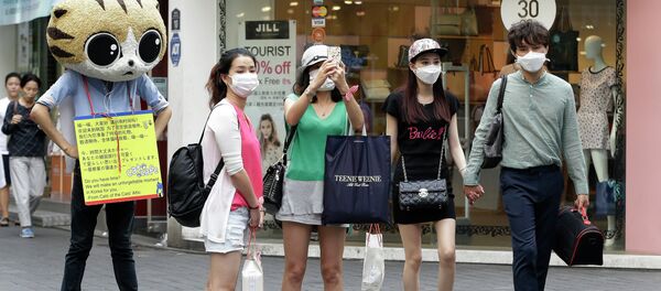 People wear masks as a precaution against the MERS virus as they walk in Myeongdong, one of Seoul's main shopping districts. People wear masks as a precaution against the MERS virus as they walk in Myeongdong, one of Seoul's main shopping districts. - Sputnik International