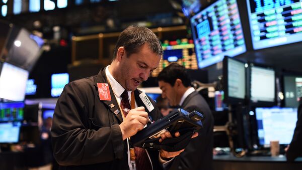 A trader works on the floor of the New York Stock Exchange (NYSE) on October 17, 2014 in New York - Sputnik International