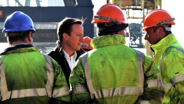 British PM David Cameron talks to dock workers at the Port of Tilbury, Essex - Sputnik International