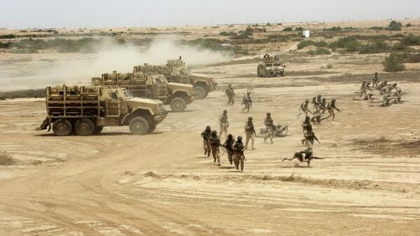 Iraqi, US and Spanish soldiers participate in a training mission outside Baghdad, Iraq - Sputnik International