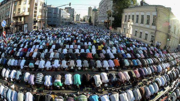 Moscow Muslims celebrate Uraza Bayram - Sputnik International