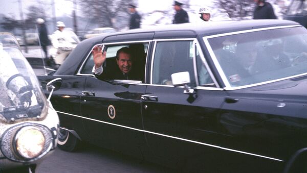 Nixon waves in Berlin. - Sputnik International