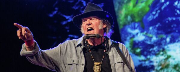 Neil Young to Trump: Don’t You Dare Play My Music, I’m Backing Bernie! - Sputnik International