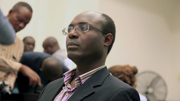 Journalist Rafael Marques de Morais sits in court in Luanda, Angola, May 28, 2015 - Sputnik International