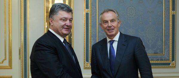 Ukrainian President Petro Poroshenko , left, and former British Prime Minister Tony Blair shake hands during their meeting in Kiev, Ukraine, Wednesday, June 17, 2015 Ukrainian President Petro Poroshenko , left, and former British Prime Minister Tony Blair shake hands during their meeting in Kiev, Ukraine, Wednesday, June 17, 2015 - Sputnik International