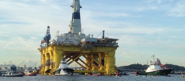 This June 15, 2015 phto shows kayakers trying to block the departure of the Shell Oil “Polar Pioneer” rig platform as it moved from Elliott Bay in Seattle, Washington - Sputnik International