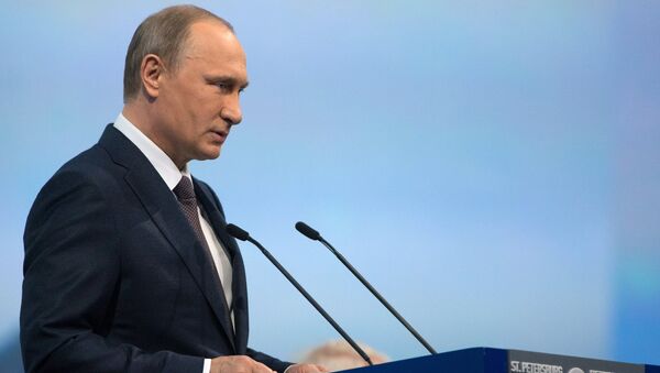 Russian President Vladimir Putin speaks during a session of the St. Petersburg International Economic Forum 2015 - Sputnik International
