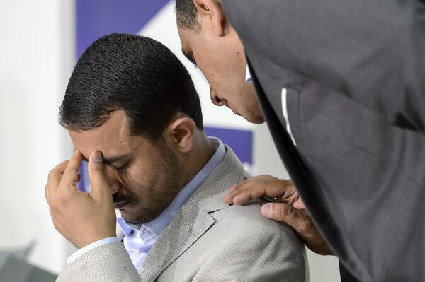 Head of the Yemeni Ansarullah rebel's delegation Hamza al-Houthi (L) gestures during a press conference on Yemen peace talks in Geneva on June 18, 2015 Head of the Yemeni Ansarullah rebel's delegation Hamza al-Houthi (L) gestures during a press conference on Yemen peace talks in Geneva on June 18, 2015 - Sputnik International