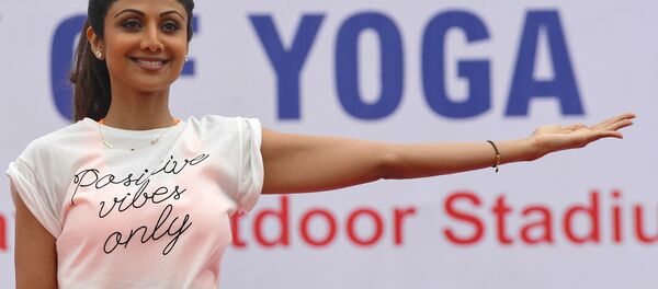 Bollywood film actress, Shilpa Shetty Kundra performs yoga on stage during International Day of Yoga in Bangalore on June 21, 2015 Bollywood film actress, Shilpa Shetty Kundra performs yoga on stage during International Day of Yoga in Bangalore on June 21, 2015 - Sputnik International