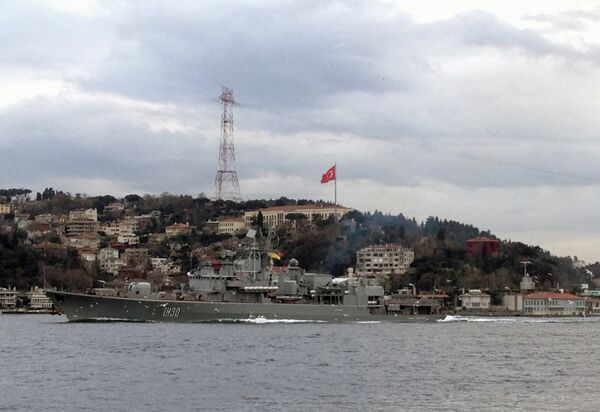 ‘Hetman Sahaydachniy’, Ukraine's only frigate, seen here passing through Bosporus Strait near Istanbul, Turkey, file photo. - Sputnik International