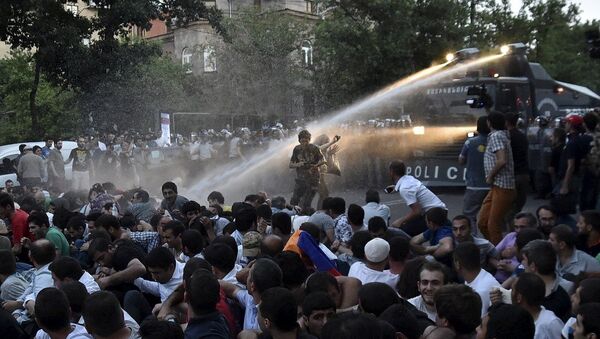 Police arrested 237 participants of Monday's protests against rising electricity rates in the Armenian capital of Yerevan, local media have reported. - Sputnik International