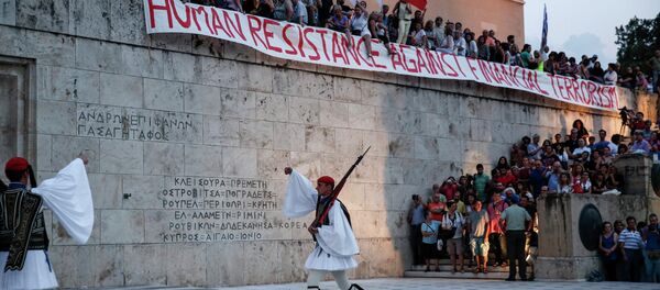 Presidential Guards perform a change of shift as anti-austerity protesters hold a rally in front of the parliament in Athens, Greece, on Sunday, June 21, 2015. - Sputnik International