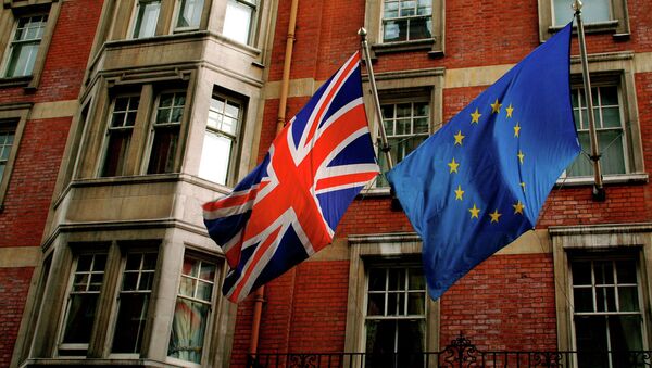 European Union and UK flags - Sputnik International