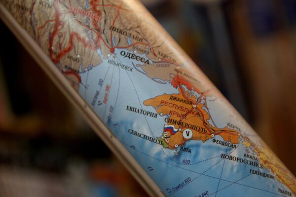 Political maps showing Crimea as part of Russian Federation now on sale in Simferopol - Sputnik International