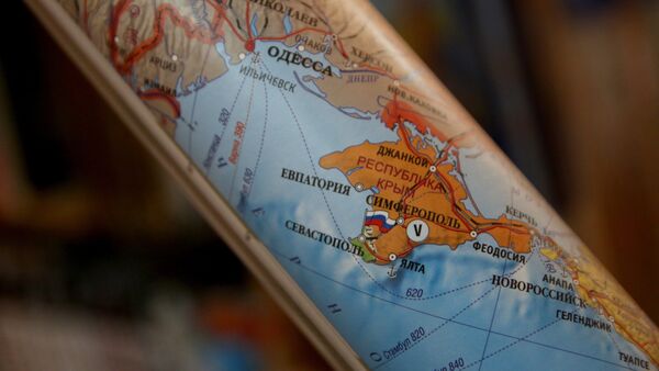 Political maps showing Crimea as part of Russian Federation now on sale in Simferopol - Sputnik International