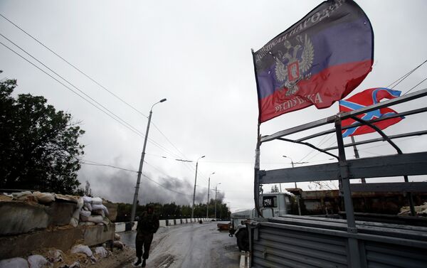 Donetsk People's Republic self-defense forces guards checkpoint in the town of Donetsk, eastern Ukraine, Wednesday, Sept. 24, 2014 - Sputnik International
