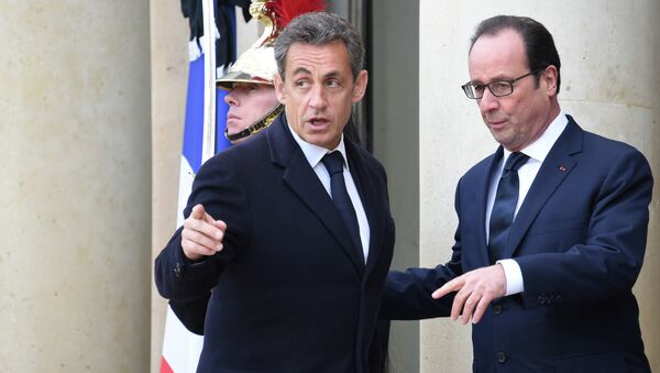 French President Francois Hollande (R) welcomes France's former President and leader of the right-wing UMP party Nicolas Sarkozy (L) at the Elysee Palace before attending a Unity rally “Marche Republicaine” on January 11, 2015 - Sputnik International