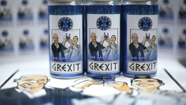 Bottles and cans of vodka lemon Grexit - Sputnik International