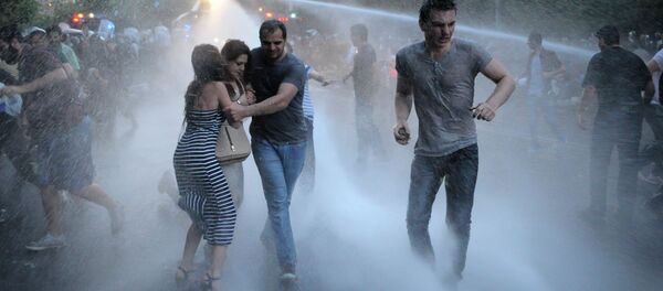 Armenian police use water cannons to disperse protesters demonstrating against an increase in electricity prices in the Armenian capital of Yerevan, Tuesday, June 23, 2015 Armenian police use water cannons to disperse protesters demonstrating against an increase in electricity prices in the Armenian capital of Yerevan, Tuesday, June 23, 2015 - Sputnik International