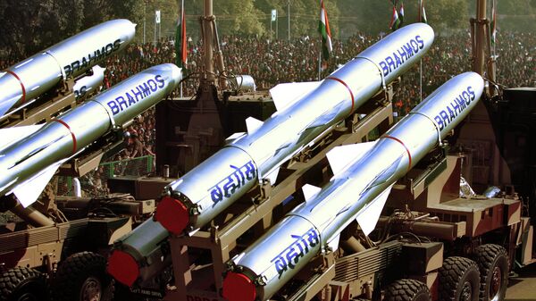 The Indian Army's Brahmos Missiles, a supersonic cruise missile, are displayed during the Republic Day Parade in New Delhi, India. - Sputnik International