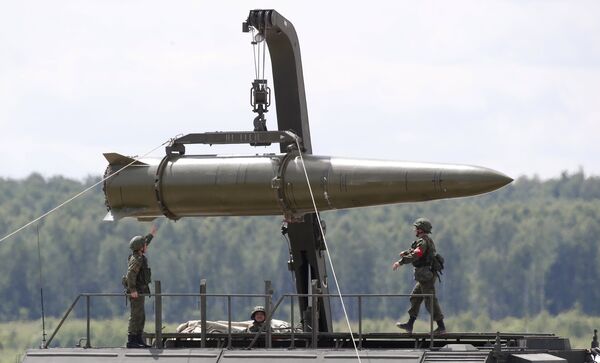 Russian servicemen equip an Iskander tactical missile system at the Army-2015 international military-technical forum in Kubinka, outside Moscow, Russia, June 17, 2015 Russian servicemen equip an Iskander tactical missile system at the Army-2015 international military-technical forum in Kubinka, outside Moscow, Russia, June 17, 2015 - Sputnik International