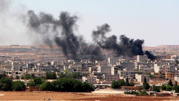 Smoke billow from the Syrian town of Kobane, as seen from the Turkish side of the border in Suruc in Sanliurfa province on June 25, 2015. Turkey denied baseless claims that Islamic State (IS) militants reentered the Syrian town of Kobane through the Turkish border crossing to detonate a suicide bomb, - Sputnik International