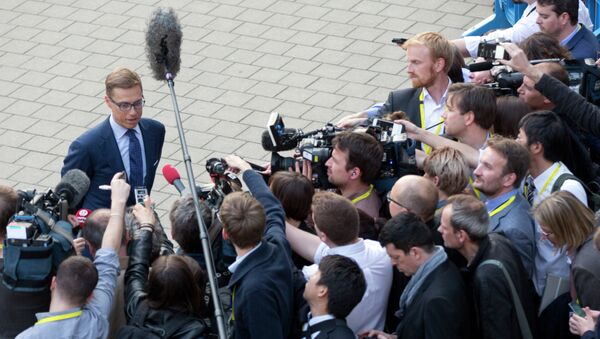 Finland's Finance Minister Alexander Stubb speaks with the media after a meeting of eurogroup finance ministers at the EU LEX building in Brussels on Wednesday, June 24, 2015 - Sputnik International