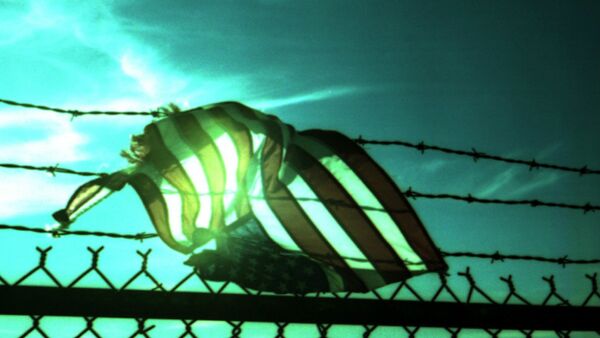 Caught in barbed wire, in the setting sun - Sputnik International