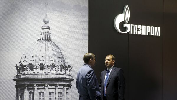 Men speak near the pavilion of Gazprom company at the St. Petersburg International Economic Forum 2015 (SPIEF 2015) in St. Petersburg, Russia, June 18, 2015 - Sputnik International