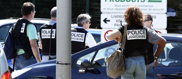 French police secure the entrance of the Air Products company in Saint-Quentin-Fallavier, near Lyon, central eastern France, on June 26, 2015 French police secure the entrance of the Air Products company in Saint-Quentin-Fallavier, near Lyon, central eastern France, on June 26, 2015 - Sputnik International