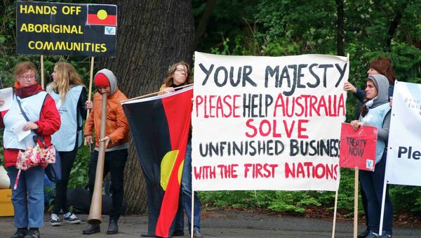 Protestors demonstrate for more rights of Aboriginal Australians in Berlin, Germany June 24, 2015, during the state visit of Britain's Queen Elizabeth and Prince Philip - Sputnik International