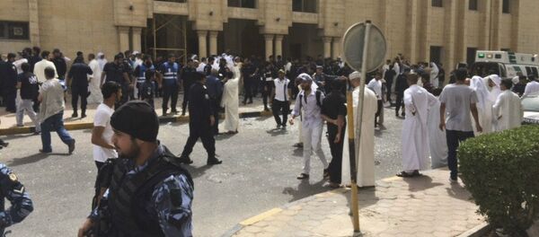 Security forces, officials and civilians gather outside of the Imam Sadiq Mosque after a deadly blast struck after Friday prayers in Kuwait City, Kuwait, Friday, June 26, 2015 Security forces, officials and civilians gather outside of the Imam Sadiq Mosque after a deadly blast struck after Friday prayers in Kuwait City, Kuwait, Friday, June 26, 2015 - Sputnik International