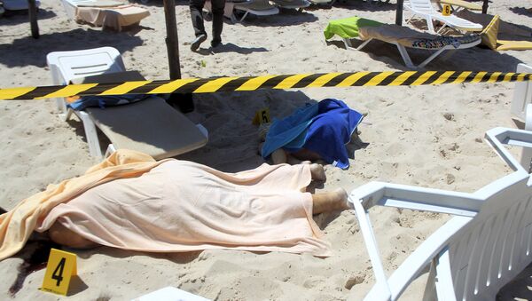 Bodies of tourists shot dead by a gunman lie near a beachside hotel in Sousse, Tunisia June 26, 2015 - Sputnik International