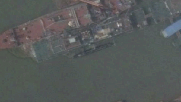 Satellite imagery shows what appears to be a new midget submarine at China’s Wuchang shipyard. - Sputnik International