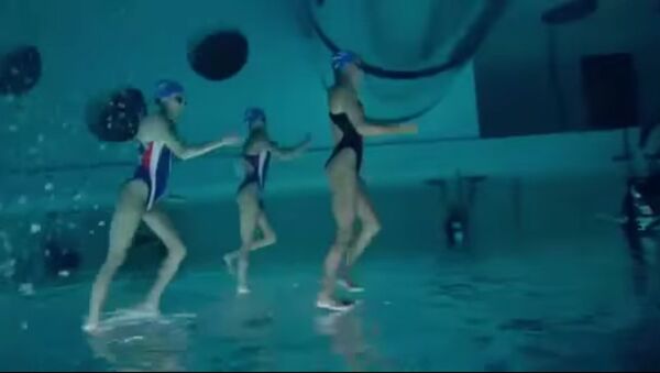 Amazing video of synchronized swimmers - Sputnik International