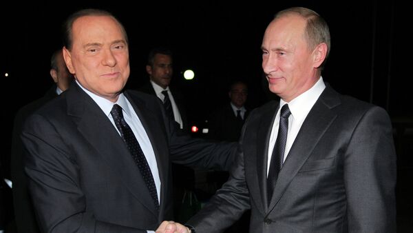 Russian Prime Minister Vladimir Putin (right) meets his Italian counterpart Silvio Berlusconi (left), 2010 - Sputnik International