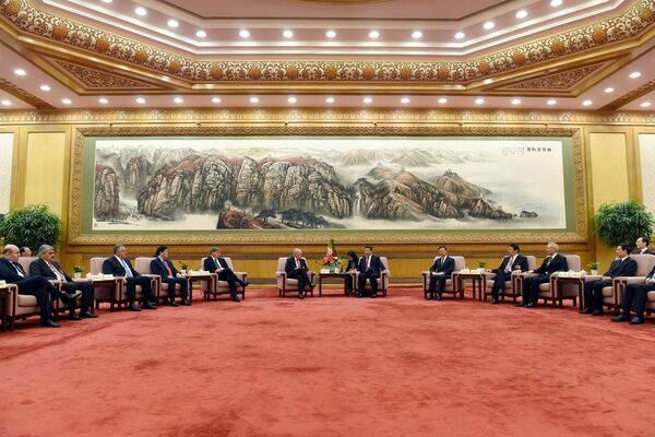 Chinese President Xi Jinping, center right, speaks to Swiss Economy Minister Johann Schneider-Ammann as he meets with delegates attending the signing ceremony for the Articles of Agreement of the Asian Infrastructure Investment Bank (AIIB) at the Great Hall of the People in Beijing - Sputnik International