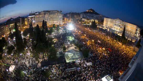 Protesters attend an anti-austerity rally in front of the parliament building in Athens, Greece, June 29, 2015 - Sputnik International