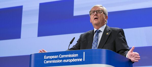 European Commission President Jean-Claude Juncker gives a statement while standing in front a giant Greek flag projected in the press room at the EU commission headquarters in Brussels, Belgium June 29, 2015 European Commission President Jean-Claude Juncker gives a statement while standing in front a giant Greek flag projected in the press room at the EU commission headquarters in Brussels, Belgium June 29, 2015 - Sputnik International