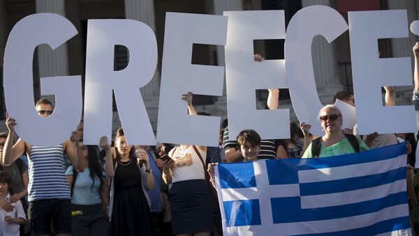 Demonstrators gather to protest against the European Central Bank's handling of Greece's debt repayments in Trafalgar Square in London, Britain June 29, 2015 - Sputnik International