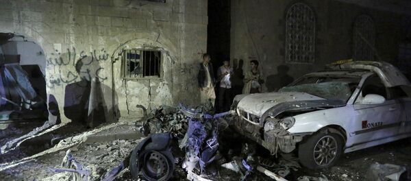 People stand next to wreckage at the site of a car bomb attack in Yemen's capital Sanaa June 29, 2015 People stand next to wreckage at the site of a car bomb attack in Yemen's capital Sanaa June 29, 2015 - Sputnik International