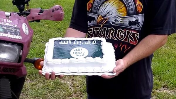Chuck Netzhammer said he ordered a cake with the words Heritage Not Hate” and the image of the Confederate flag on it at one of the company’s bakeries. When his request was rejected, he then ordered a cake decorated with ISIL battleflag, which represents the militant jihadist group fighting in Iraq and Syria. - Sputnik International