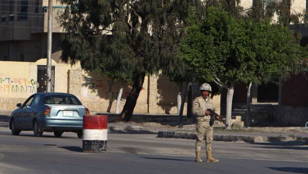 An Egyptian soldier mans a checkpoint in el-Arish, 290 kilometers (180 miles) east of Cairo, North Sinai, Egypt, Saturday, Jan. 31, 2015 - Sputnik International