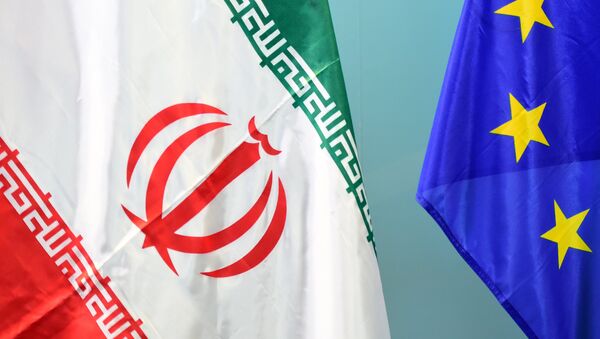 An Iranian (L) and a European flag - Sputnik International